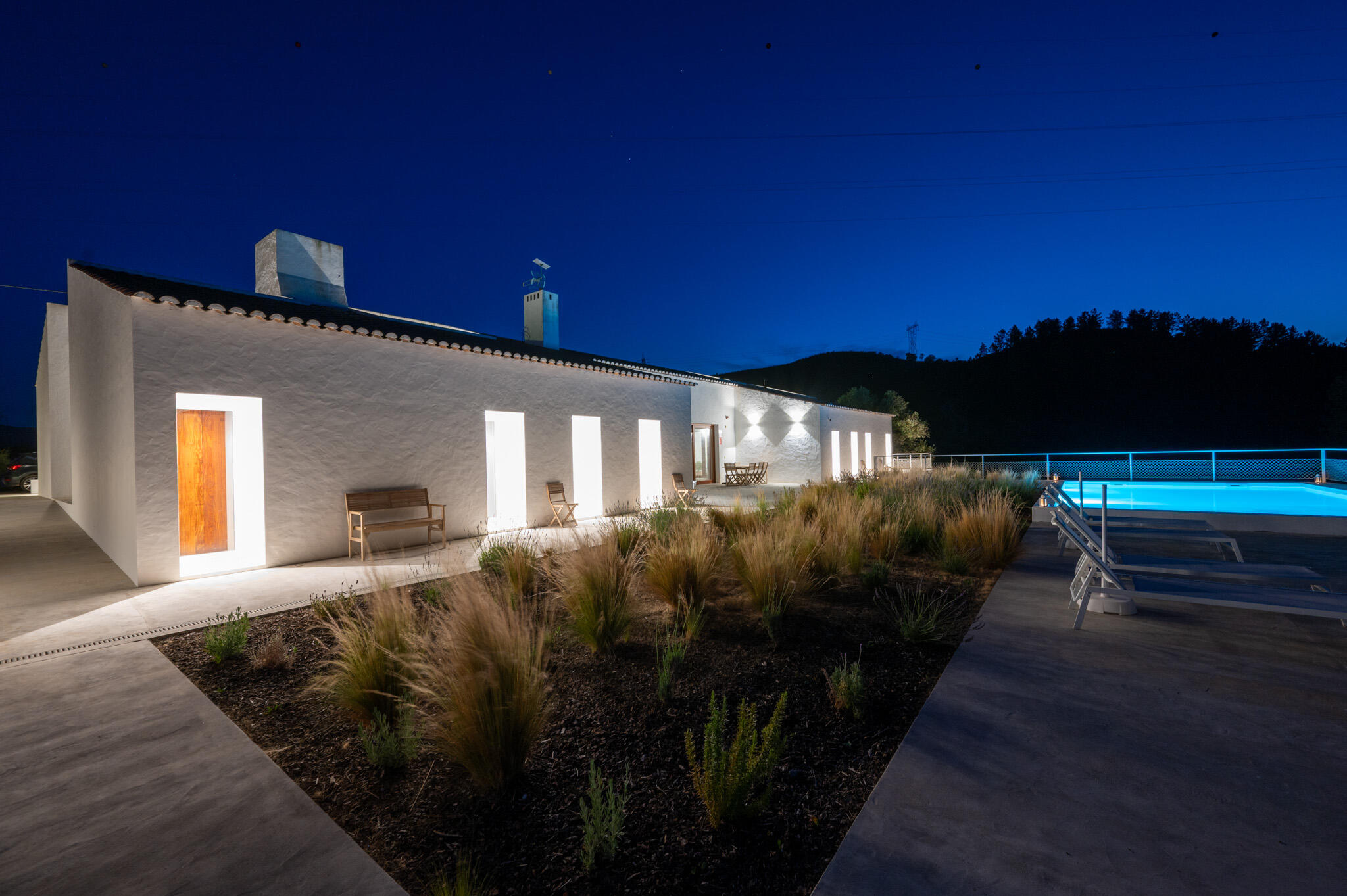 Monte de Torquines at night – Alentejo countryside stay Monte de Torquines Casa de Campo illuminated at night in the peaceful Alentejo countryside near Sabóia Odemira
