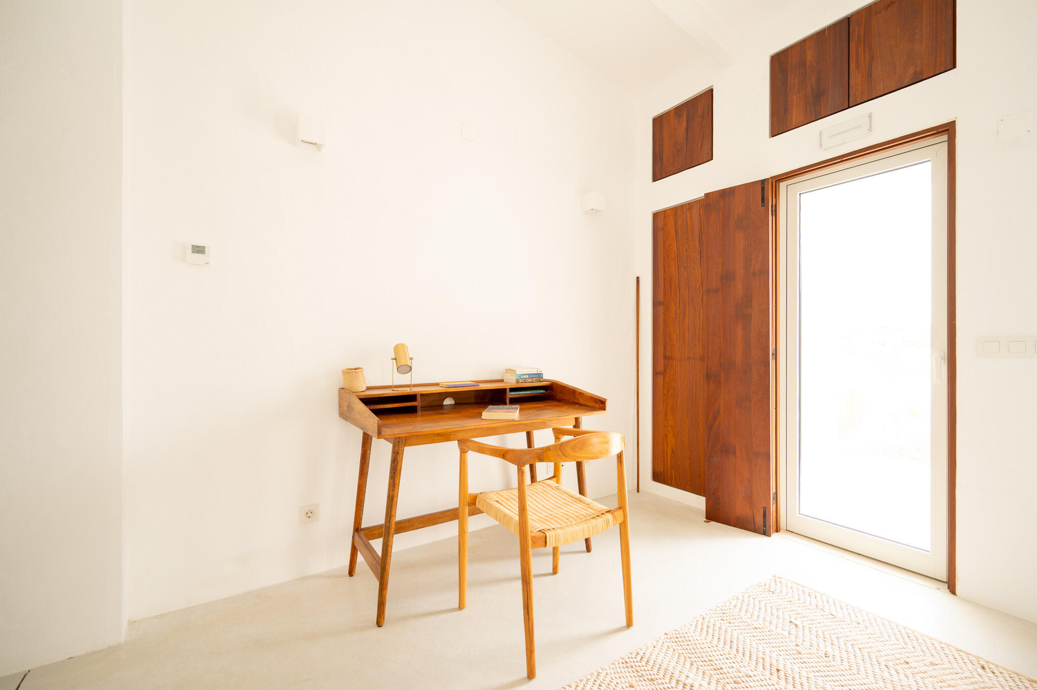 The Main House A relaxed, comfortable space with three bedrooms, open living areas and an easy indoor–outdoor flow — made for slow days and time together.